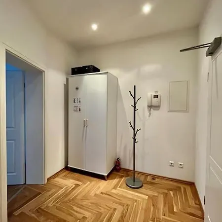 Apartment Firstclass 2r_apartment In